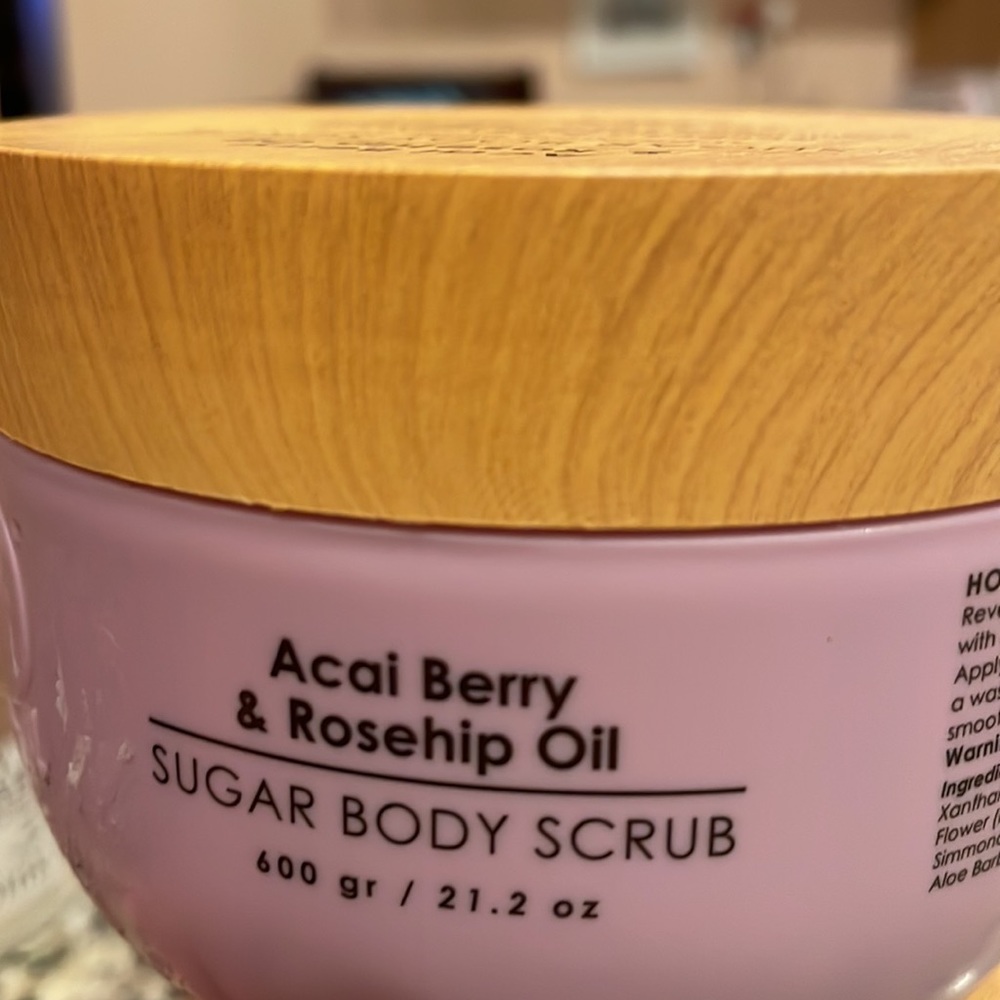 Ciroa Sugar Body Scrub . AÇAÍ BERRY & Reship oil . 600Gr.21.2oz.Superfood scrub.